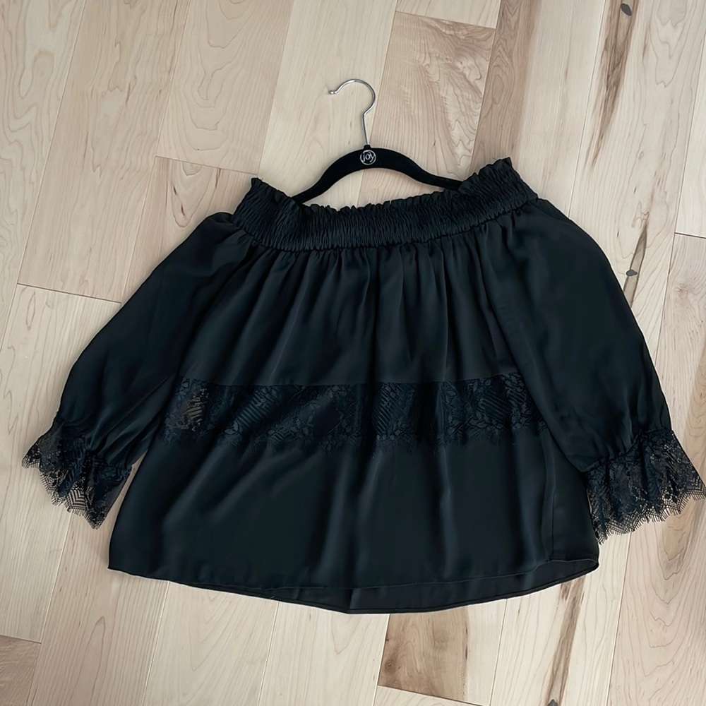 Black lace detail size extra small top